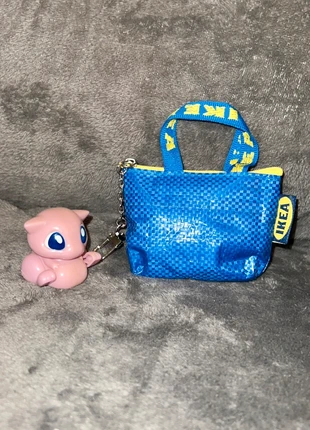 Petit Sac couleur bleue et jaune Ikea style miniature avec logo et mousqueton, marque: IKEA, état: Neuf avec étiquette, 20,00 €, 21,70 € Protection acheteurs incluse