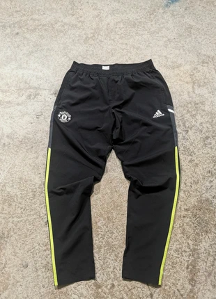 Jogging Adidas Manchester united, marca: adidas, estado: Muy bueno, tamaño: L, 25,99 €, 27,99 € Protección al comprador Pro incluida