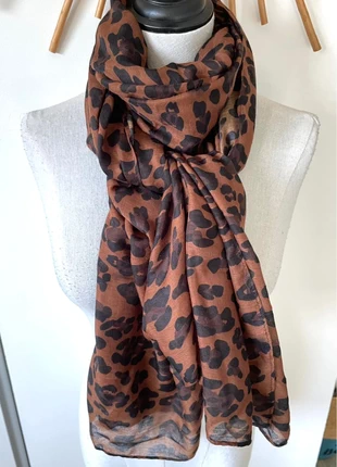 Jolie écharpe léopard chocolat, marque: Boutique indépendante, état: Neuf sans étiquette, 12,00 €, 13,30 € Protection acheteurs incluse