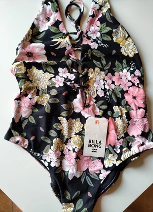 Costume intero nero a fiori Billabong , marke: Billabong, zustand: Neu, mit Etikett, größe: XS / 34 / 6, 30,00 €, 32,20 € inklusive Vinted-Käuferschutz