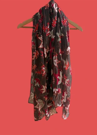 Brauner Schal mit Blätterprint, marke: Sonstiges, zustand: Gut, 1,50 €, 2,28 € inklusive Vinted-Käuferschutz