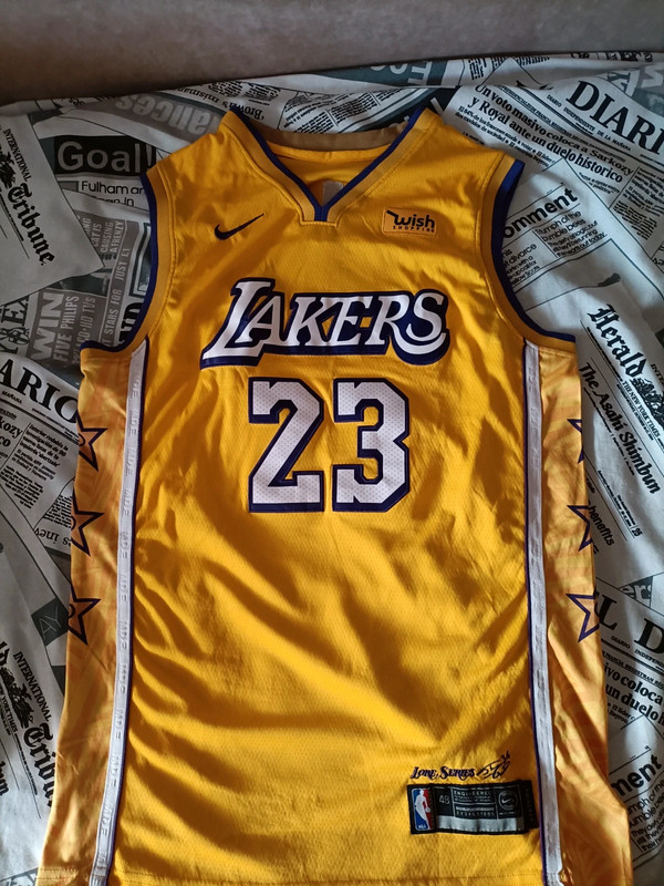 Canotta NCAA Irish Lebron James Gold, cucita e - Depop