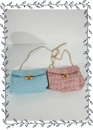 Lot de 2 petites pochettes à bandoulière bleu et rose, 18x15cm, marque: sans marque, état: Très bon état, 4,00 €, 4,90 € Protection acheteurs (Pro) incluse