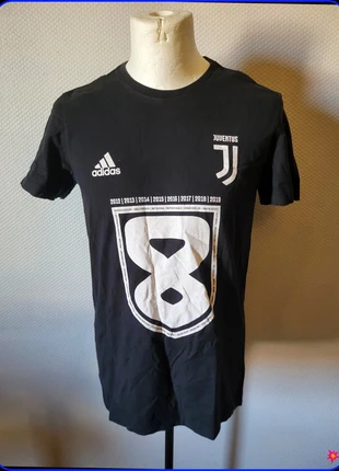 Sublime t-shirt Adidas Juventus Turin football Scudetto Ref 17IT351, marke: adidas, zustand: Sehr gut, größe: M, 7,30 €, 8,37 € inklusive Vinted-Käuferschutz