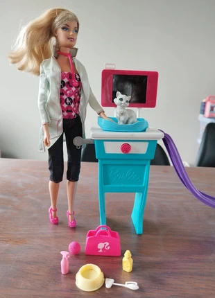 Barbie vétérinaire, marke: Barbie, zustand: Gut, größe: 4 Jahre / 104, 6,00 €, 7,00 € inklusive Vinted-Käuferschutz