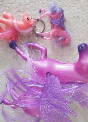 Eenhoorn en paardjes, staat: Heel goed, maat: Prematuur, tot 44 cm, € 1,00, € 1,75 inclusief Kopersbescherming