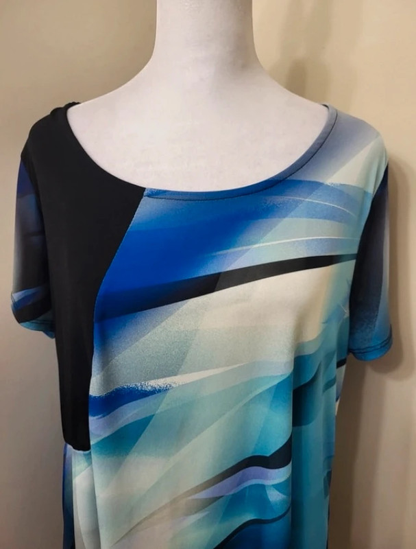 Women’s blouse angled hemline 2