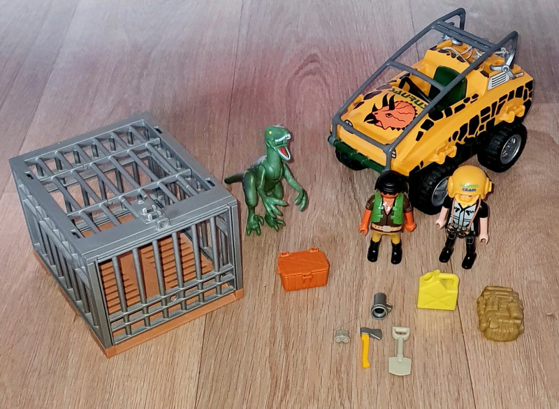 Playmobil saurus jeep sales