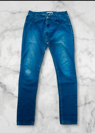 Jean's Levi's fille 16 ans ou femme XS
710 Super skinny, marque: Levi's, état: Très bon état, taille: 16 ans / 176 cm, 8,00 €, 9,10 € Protection acheteurs incluse