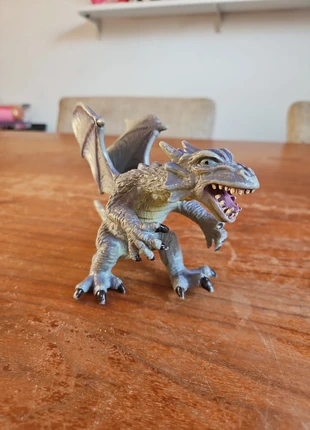 Dragon figure, merk: Dragon, staat: Goed, maat: Prematuur, tot 44 cm, € 3,00, € 3,85 inclusief Kopersbescherming