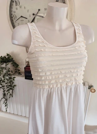 Zomerkleedje van merk Divided, maat 38, marca: Divided, estado: Muy bueno, tamaño: M / 38 / 10, 12,00 €, 13,30 € Protección al comprador incluida