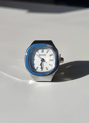 Silver Ring Quartz Clock, merk: Vintage Dressing, staat: Nieuw zonder prijskaartje, maat: Aanpasbaar, € 11,00, € 12,25 inclusief Kopersbescherming