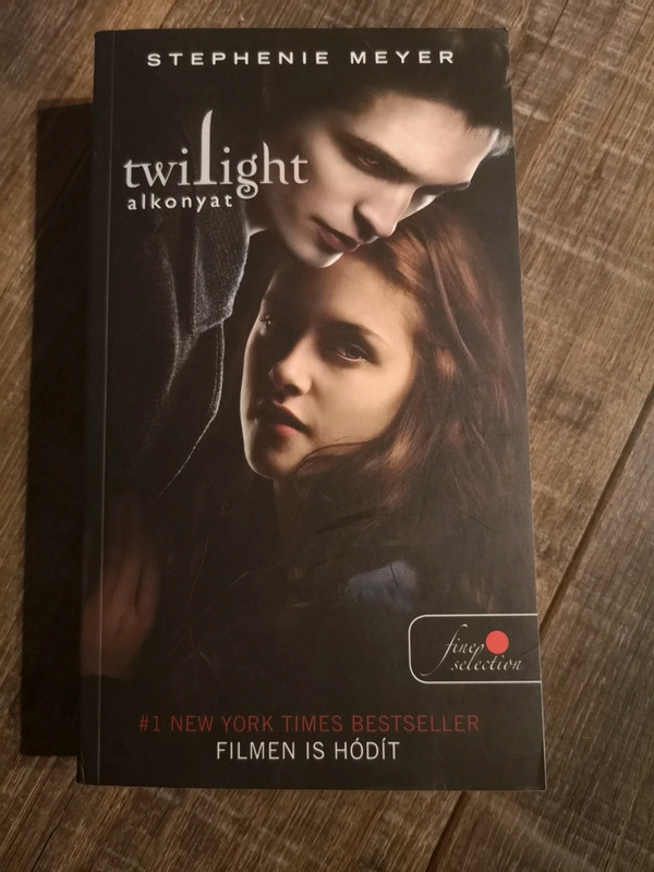 Twilight alkonyat by Stephanie Meyer book 1