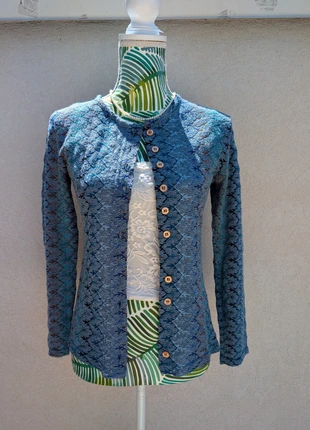 Cardigan blu fantasia con bottoni in legno – Taglia S– Stile etnico chic, marke: Vintage, zustand: Sehr gut, größe: S / 36 / 8, 5,00 €, 5,95 € inklusive Vinted-Käuferschutz