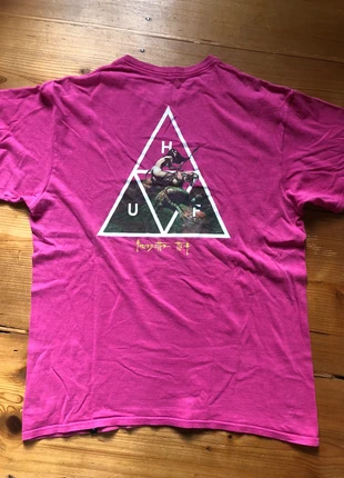 HUF Tshirt Pink L, marke: HUF, zustand: Sehr gut, größe: L, 20,00 €, 21,20 € inklusive Vinted-Käuferschutz