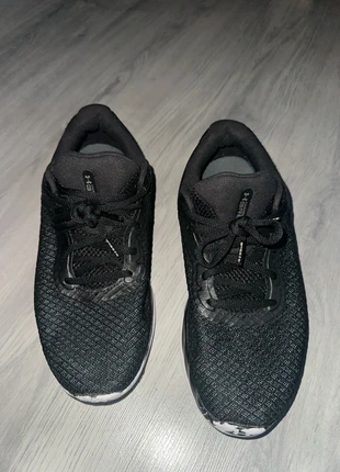 Under Armour sneakers zwart wit maat 42, merk: Under Armour, staat: Heel goed, maat: 42, € 6,99, € 8,04 inclusief Kopersbescherming