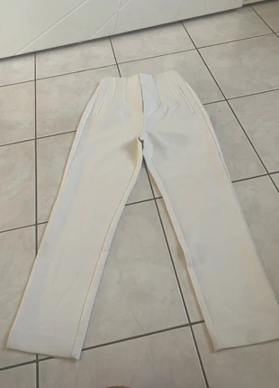 Pantalon blanc chic & polyvalent, brand: Stradivarius, condition: Very good, size: XS / 34 / 6, €5.00, €5.95 includes Buyer Protection