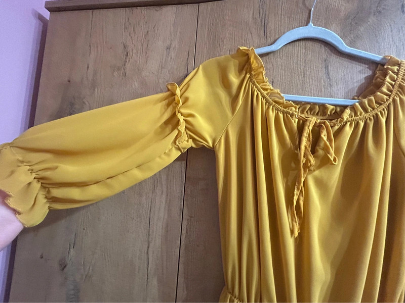 Żółta sukienka z długim rękawem 3