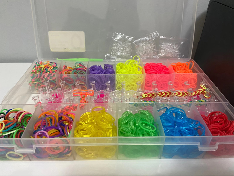 Kit per creare braccialetti con elastici
