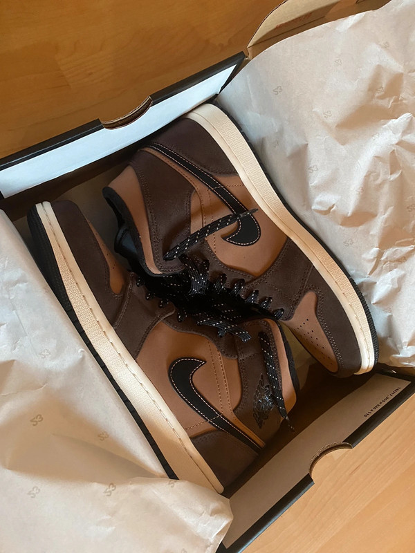Air Jordan 1 Mid SE Dark Chocolate