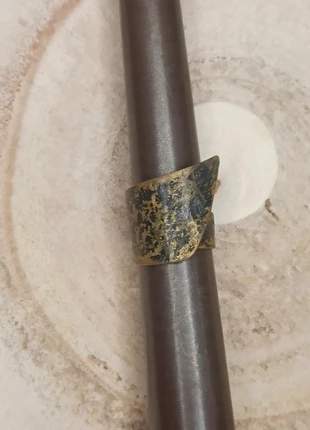 Anello fascia in Ottone texurizzato a martell, regolabile., marque: Hippie, état: Neuf sans étiquette, taille: Ajustable, 12,00 €, 13,30 € Protection acheteurs incluse