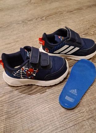 Adidas Kinderschuhe, merk: adidas, staat: Heel goed, maat: 21, € 12,00, € 13,30 inclusief Kopersbescherming
