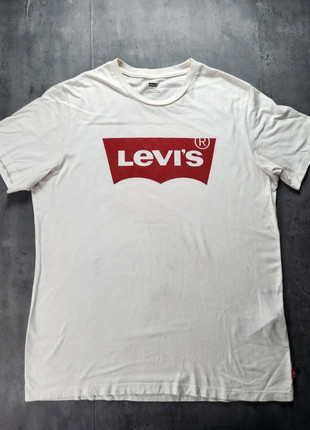 T-shirt Levi's blanc logo rouge Taille L, marque: Levi's, état: Très bon état, taille: L, 8,00 €, 9,10 € Protection acheteurs incluse