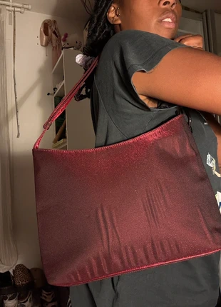 Sac à main vintage effet satiné rouge/bordeaux, marque: Vintage Dressing, état: Très bon état, 20,00 €, 21,70 € Protection acheteurs incluse