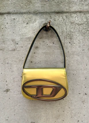 Diesel 1DR-Iconic Logo Plaque Gold shoulder bag in mirrored leather y2k streetwear, marke: Diesel, zustand: Gut, 260,00 €, 273,70 € inklusive Vinted-Käuferschutz