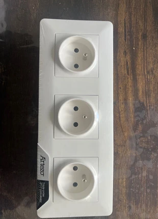 Prises multi prises, condizioni: Nuovo con cartellino, €10.00, €11.20 include la Protezione acquisti