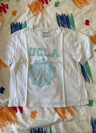 T-shirt crop top, marque: UCLA, état: Bon état, taille: XXXS / 30 / 2, 2,00 €, 2,80 € Protection acheteurs incluse