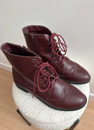 Bottines bordeaux style brogues cuir lisse, marque: pas de marque, état: Très bon état, taille: 38, 12,00 €, 13,30 € Protection acheteurs incluse