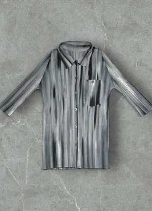 Pleats Please Issey Miyake Shirt – Size 3, merk: Pleats Please Issey Miyake, staat: Heel goed, maat: M / 38 / 10, € 240,00, € 252,70 inclusief Kopersbescherming
