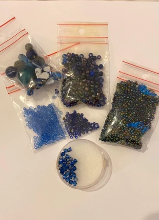 Lot de perles tons bleu nuit, condizioni: Nuovo senza cartellino, €4.00, €4.90 include la Protezione acquisti