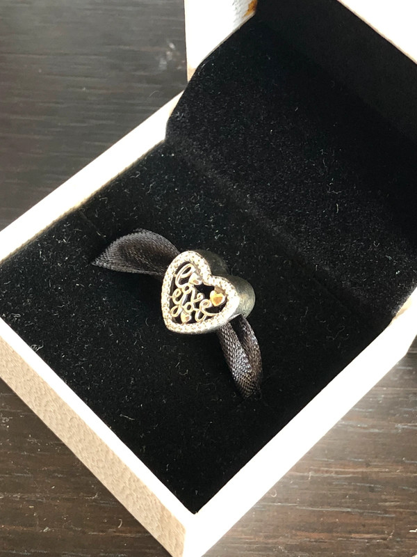 Pandora širdelė su aukso detalėm 2