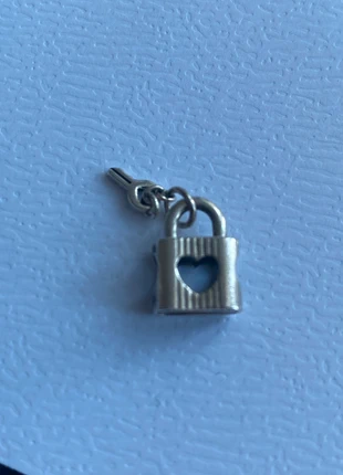 Pendentif pandora, merk: Pandora, staat: Heel goed, € 18,00, € 19,60 inclusief Kopersbescherming