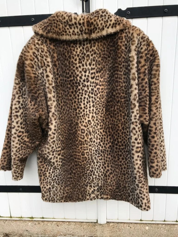 Veste fausse fourrure léopard légère et chaude taille 42/44 TBE 2