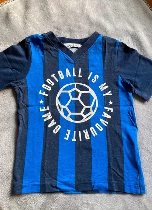 Tee shirt foot, brand: H&M, condizioni: Ottime, taglia: 4 anni / 104 cm, €1.00, €1.75 include la Protezione acquisti