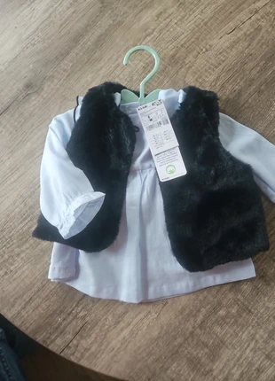 Ensemble chemise veste fourrure, merk: Kiabi, staat: Nieuw met prijskaartje, maat: 6-9 maanden / 68 cm, € 5,00, € 5,95 inclusief Kopersbescherming
