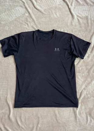 T-shirt under armour très bon état taille L, brand: Under Armour, condizioni: Ottime, taglia: L, €15.00, €16.45 include la Protezione acquisti