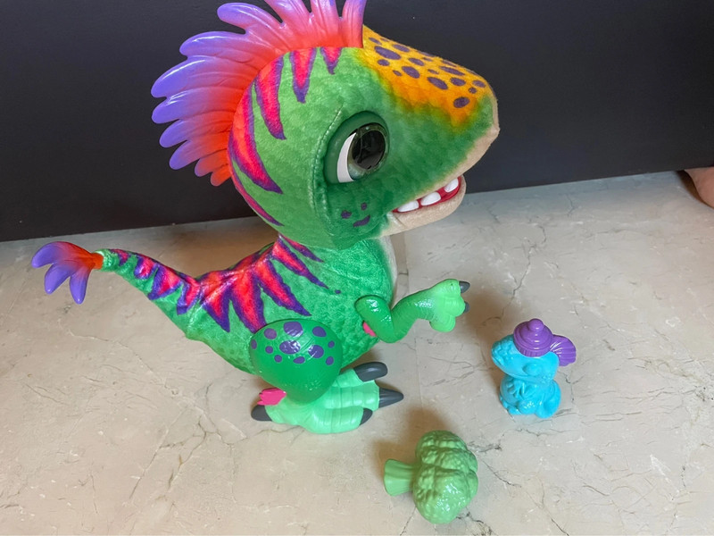 Dinosaurio furreal friends shop