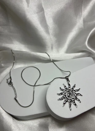 Vintage necklace sun, marke: Vintage Dressing, zustand: Sehr gut, 4,00 €, 4,90 € beinhaltet Vinted-Käuferschutz Pro