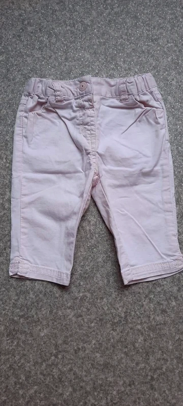 Kimbaloo pantacourt fille taille 18 mois
Très bon état