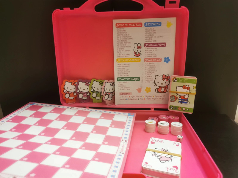 Malette de 50 jeux Hello Kitty + 1 jeu de 7 familles Hello Kitty 4