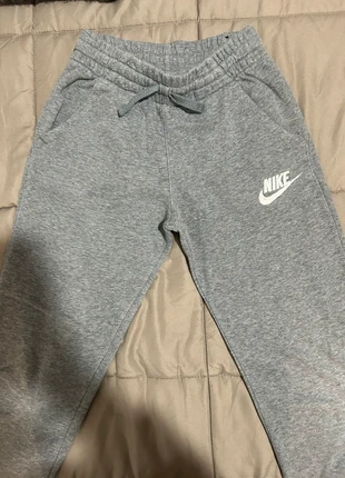 Pantalone tuta Nike bambino, marque: Nike, état: Très bon état, taille: M, 15,00 €, 16,45 € Protection acheteurs incluse