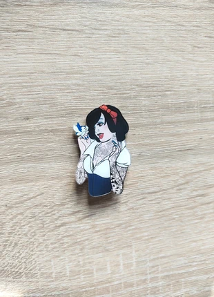 Broche blanche neige rock style pin up 😍, brand: PIN-UP, condizioni: Nuovo senza cartellino, €10.00, €11.20 include la Protezione acquisti Pro