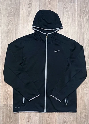 Pulls à capuche avec zip nike/ taille L/ noir/ très bon états, marke: Nike, zustand: Sehr gut, größe: L, 12,00 €, 13,30 € inklusive Vinted-Käuferschutz