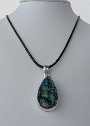 Pendentif en Labradorite Brute – Protection et Transformation, merk: sans marque, staat: Nieuw zonder prijskaartje, € 25,00, € 26,95 inclusief Kopersbescherming Pro