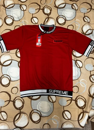 T-shirt Supreme rouge NEUF avec étiquettes – taille L – Collector & Authentique, brand: Supreme, condition: New with tags, size: L, €35.00, €37.45 includes Buyer Protection
