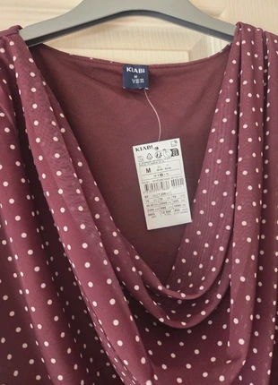 Haut à pois col drapé Kiabi, brand: Kiabi, condizioni: Nuovo con cartellino, taglia: M / IT 42 / EU 38, €10.00, €11.20 include la Protezione acquisti